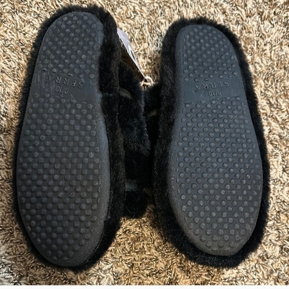 Serra Women's Black Fuzzy Slippers Size 9-10 NWOT - Picture 2 of 7